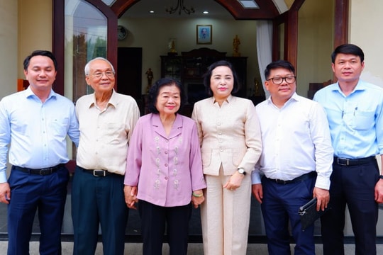 Phó Chủ tịch Quốc hội Nguyễn Thị Thanh thăm, chúc tết nguyên Phó Chủ tịch nước Trương Mỹ Hoa
