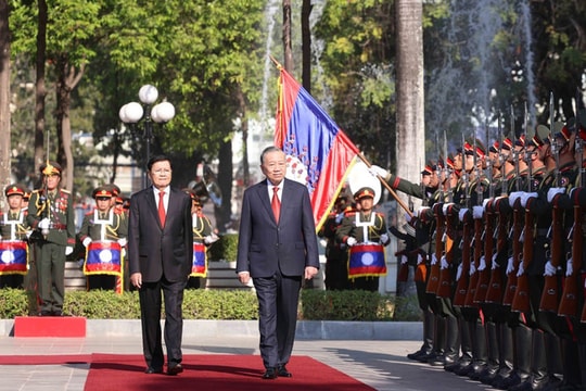 Welcome ceremony held for Vietnamese Party chief in Vientiane