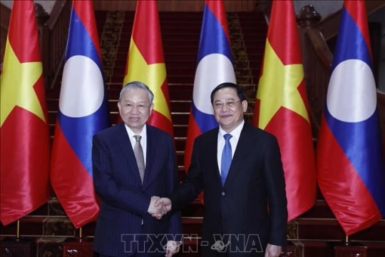 Party chief meets Lao Prime Minister, pledges deeper strategic cohesion