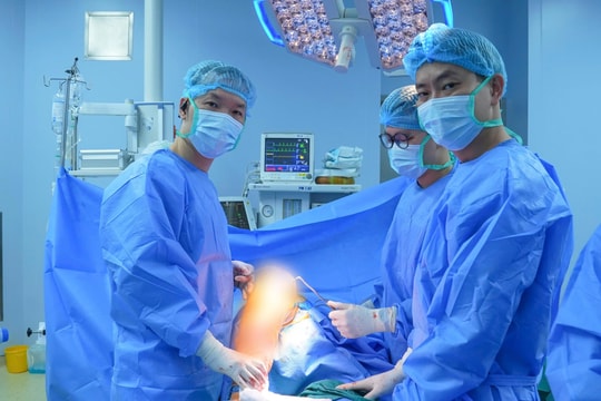 Bệnh nhân Mỹ vượt nửa vòng trái đất sang Việt Nam thay khớp gối