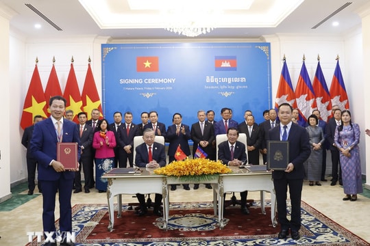 Tổng Bí thư Tô Lâm chứng kiến Lễ ký và trao các văn kiện hợp tác tại Campuchia