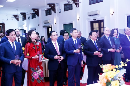 Gặp mặt các Đại sứ, Trưởng Cơ quan đại diện ngoại giao, đại diện các tổ chức quốc tế tại Việt Nam