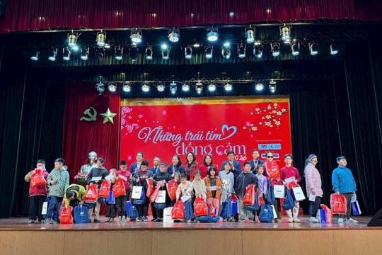 Mang Tết yêu thương đến với trẻ em kém may mắn