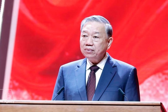 Party chief commends Public Security Intelligence on its 80th anniversary