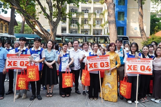 TP. Hồ Chí Minh: Những chuyến xe đoàn viên đưa sinh viên xa quê về ăn Tết