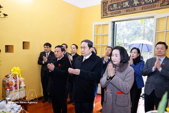 NA Chairman pays tribute to President Ho Chi Minh at House 67 ahead of Tet