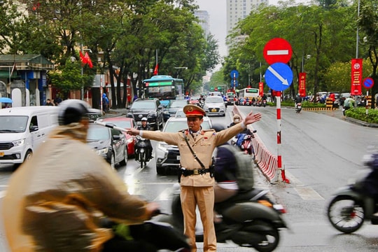 Hà Nội: Vượt mưa rét, bảo đảm trật tự giao thông thời điểm cận Tết