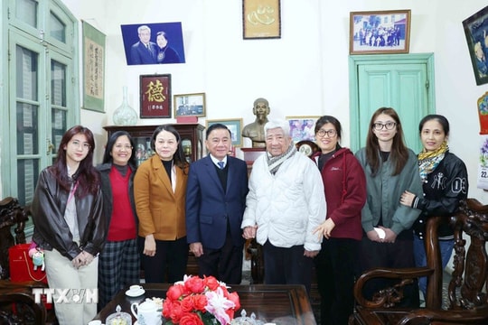 Thường trực Ban Bí thư Trần Cẩm Tú thăm, chúc Tết các đồng chí nguyên lãnh đạo Đảng, Nhà nước