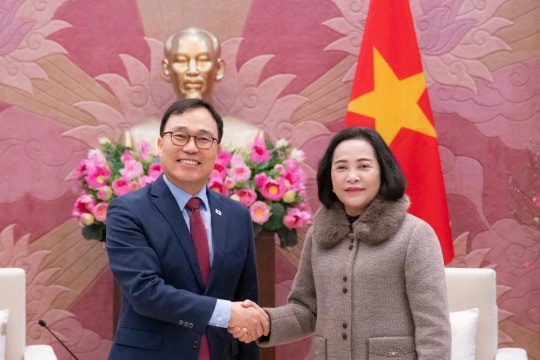 NA Vice Chairwoman receives RoK Ambassador