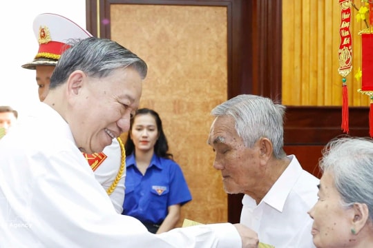 Party General Secretary pays pre-Tet visit to Tay Ninh province