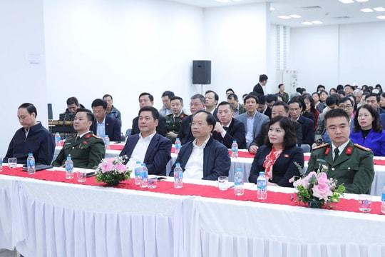 Cử tri phường Phúc Lợi thống nhất cao với danh sách người ứng cử