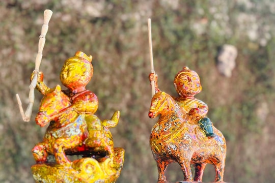 Ngựa Gióng trong sắc sơn mài