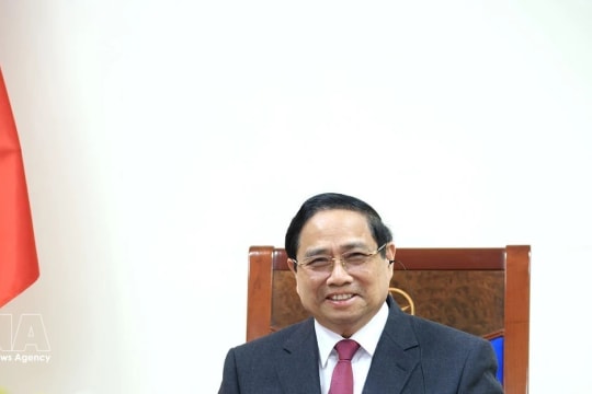 Vietnamese, Singaporean Prime Ministers hold phone talks to deepen bilateral ties