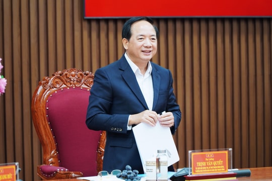 Đoàn giám sát, kiểm tra của Ủy ban Thường vụ Quốc hội và Hội đồng Bầu cử quốc gia làm việc với Ủy ban Bầu cử tỉnh Quảng Ngãi