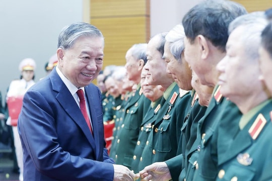 Tổng Bí thư Tô Lâm gặp mặt đại biểu tướng lĩnh quân đội nghỉ hưu, nghỉ công tác