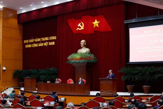 Party chief meets with members of subcommittees preparing for 14th National Congress