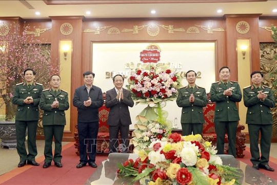 Trưởng Ban Tuyên giáo và Dân vận Trung ương thăm, chúc Tết Quân khu 2