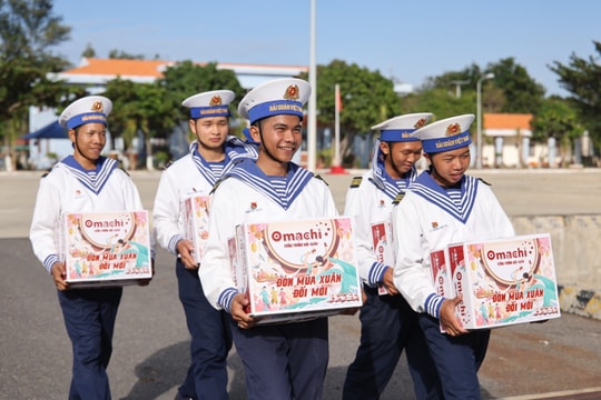 Omachi gửi Tiếng Trống Hội Xuân ra Trường Sa - Như một lời chúc mùa xuân đổi mới