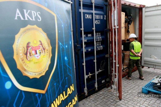 Malaysia combats smuggling of e-waste