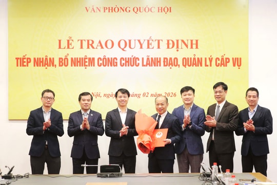 Văn phòng Quốc hội trao quyết định bổ nhiệm Phó Vụ trưởng Vụ Chuyển đổi số