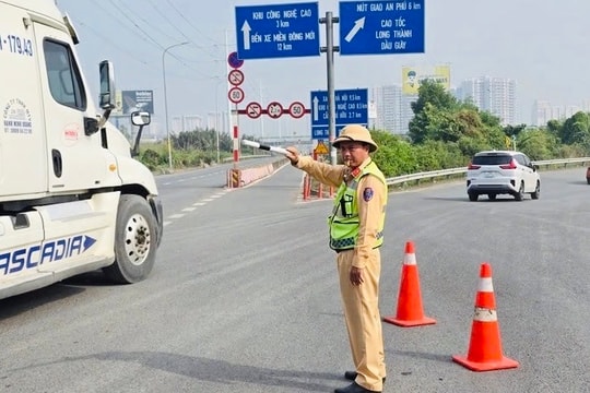 CSGT luân phiên đóng, mở lối vào cao tốc TP. Hồ Chí Minh - Long Thành