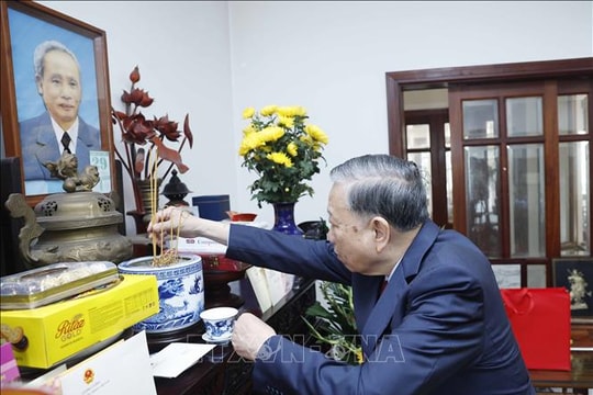 Tổng Bí thư Tô Lâm dâng hương tưởng nhớ cố Thủ tướng Phạm Văn Đồng