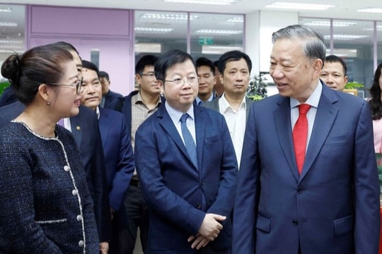 Tổng Bí thư thăm, động viên, chúc Tết tại Đài Truyền hình Việt Nam