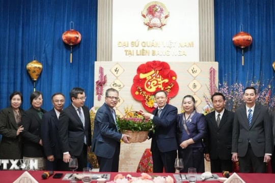 Vietnam, Laos share festive spirit ahead of Lunar New Year 2026