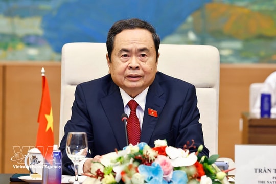 NA Chairman Tran Thanh Man signs Resolution on Official Candidate List for 16th National Assembly