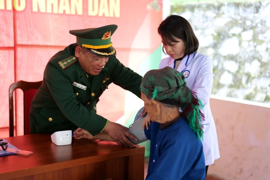 Xuân Biên phòng ấm lòng dân bản