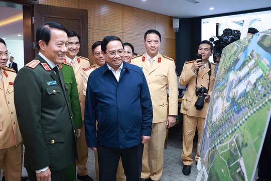 Thủ tướng Phạm Minh Chính kiểm tra công tác ứng trực, đảm bảo trật tự an toàn giao thông