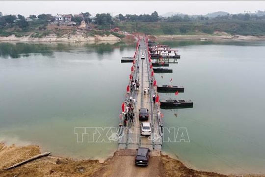 Thủ tướng Chính phủ gửi Thư khen các cơ quan, đơn vị làm cầu phao qua sông Lô phục vụ nhân dân đi lại trong dịp Tết