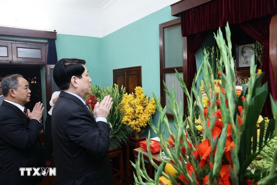 Chủ tịch nước Lương Cường dâng hương tưởng niệm Chủ tịch Hồ Chí Minh tại Nhà 67 và Bắc Bộ Phủ