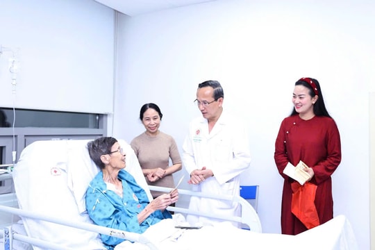 Ở lại bệnh viện đón giao thừa, người bệnh vẫn trọn vẹn hơi ấm Tết