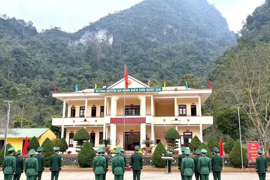 Bộ đội Biên phòng tỉnh Cao Bằng: Thiêng liêng Lễ chào cờ chủ quyền đầu năm mới