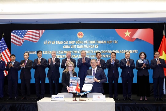 Tổng Bí thư Tô Lâm chứng kiến lễ ký Hợp đồng mua 50 máy bay Boeing 737-8 giữa Tổng công ty hàng không Việt Nam và Tập đoàn Boeing