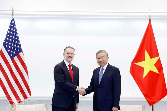 Vietnamese Party chief receives US Trade Representative