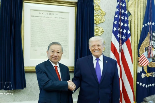 Party General Secretary To Lam meets US President Donald Trump at White House