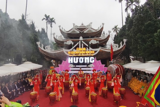 Khai hội chùa Hương xuân Bính Ngọ 2026
