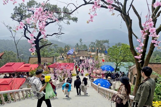 Hành hương về cõi Phật Hương Tích