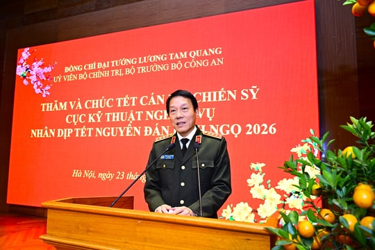 Bộ trưởng Lương Tam Quang thăm, chúc Tết cán bộ, chiến sĩ Cục Kỹ thuật nghiệp vụ