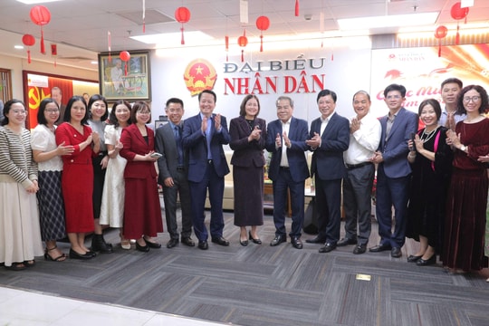 Chủ nhiệm Ủy ban Dân nguyện và Giám sát Dương Thanh Bình thăm, chúc Tết Báo Đại biểu Nhân dân