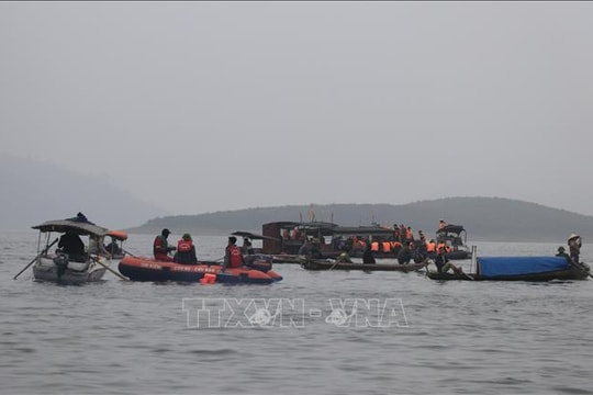 Thủ tướng Phạm Minh Chính yêu cầu khắc phục hậu quả vụ tai nạn đặc biệt nghiêm trọng trên hồ Thác Bà