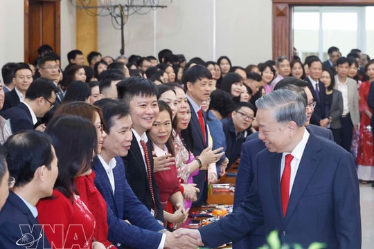 Top leader urges Party Central Committee’s Office to soon resume work after Tet break