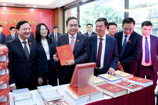Chủ tịch Quốc hội Trần Thanh Mẫn dự Lễ giới thiệu Bộ sách Luật được thông qua tại Kỳ họp thứ Mười, Quốc hội khóa XV