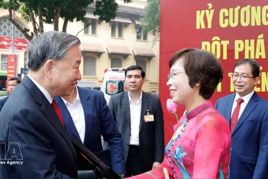 Party leader extends Lunar New Year greetings to VNA