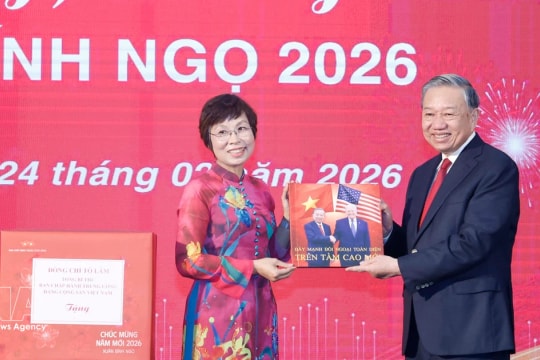 Party chief urges VNA to rise to new heights, worthy of nation’s trusted information source