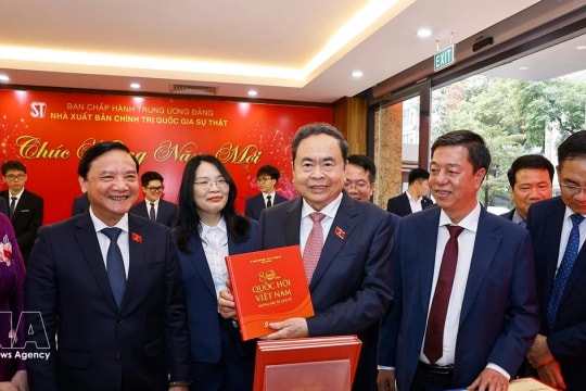 NA Chairman calls for strong reform in communications on political, legal publications