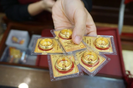Chiều 24/2: SJC đi ngang, vàng nhẫn tăng tới 400.000 đồng