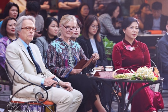 Party leader’s spouse hosts Duke of Richmond at Vietnam Fine Arts Museum